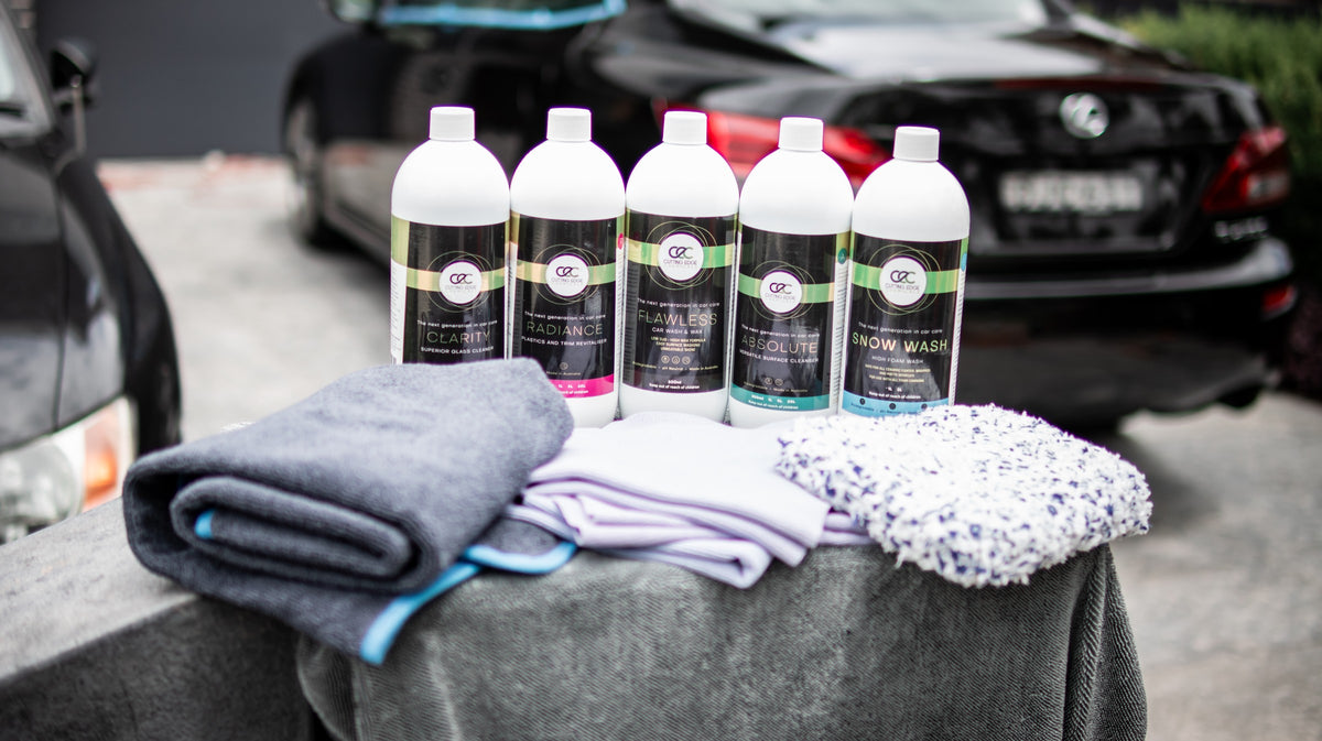 Car wash and trim care kit with CLARITY, RADIANCE, FLAWLESS, ABSOLUTE and SNOW WASH 1L, drying towel, cloth and mitt