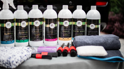 Premium car detailing kit with seven 1L formulas, 200g clay bar, plush mitt, drying towel, five-piece brush set and applicator